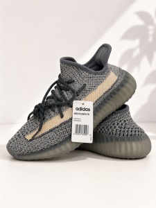 Pantofi sport Yeezy model 3