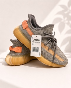 Pantofi sport Yeezy model 18
