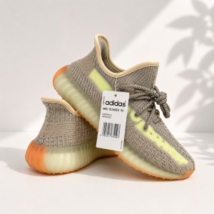 Pantofi sport Yeezy model 8