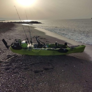 Kayak preparado para pesca