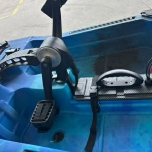 Motor eléctrico instalado junto con pedalera de hélice